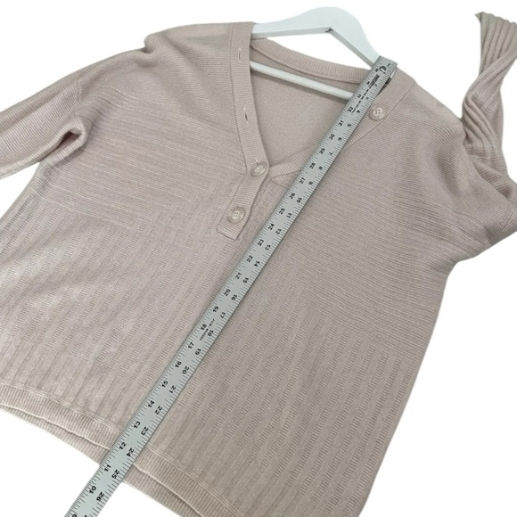 Duffy Pink 100% Cashmere Sweater Size Medium V Neck Long Sleeve Button Detail - Picture 6 of 13